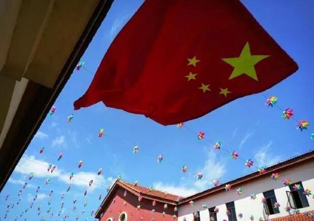 广西隆安县与平果市交界有一口古井,据传是三国时期诸葛亮所挖